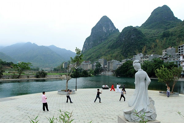 探秘广西巴马长寿村，最佳旅游季节与养生之道