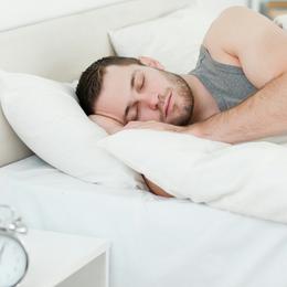 探索中医养生,睡姿对健康的影响及推荐睡姿